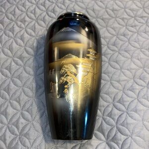Beautiful signed Chokin mixed/precious metals Vintage vase.